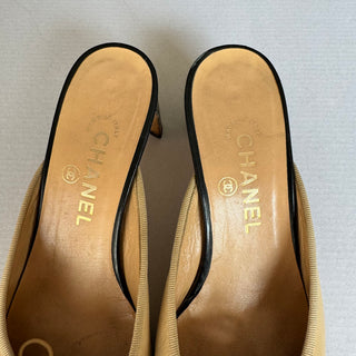 Chanel: Vintage Nude Cap-Toe Kitten Heel Mules (37)